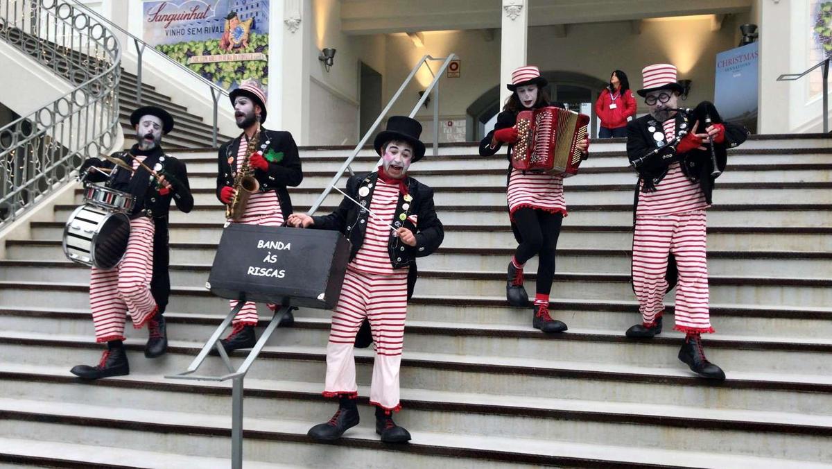 Banda às Riscas
